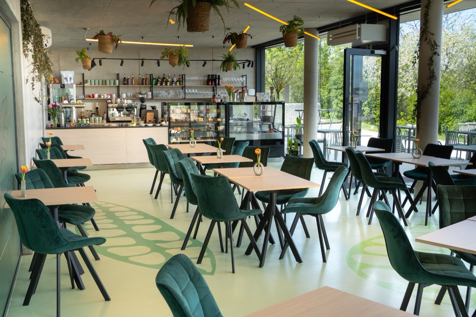 Bistro The Leaf Story u Pražačky
