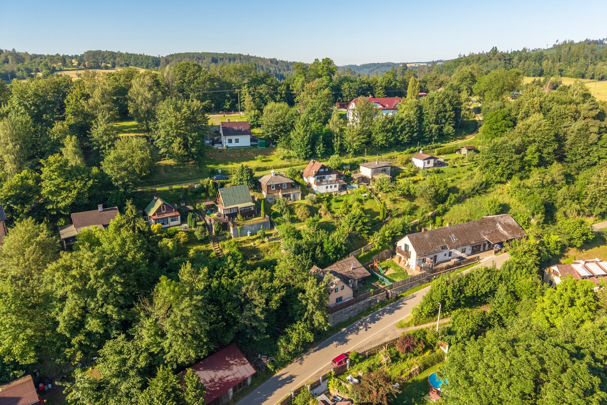 Chata 2+1 na skále nad Ledečkem - výhled do údolí Sázavy - fotografie 9