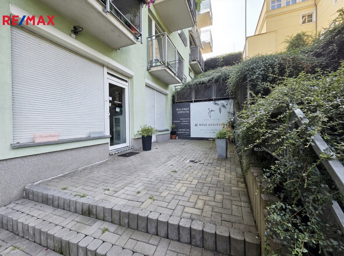 Obchodní prostor s výlohou na Košířském náměstí - fotografie 4