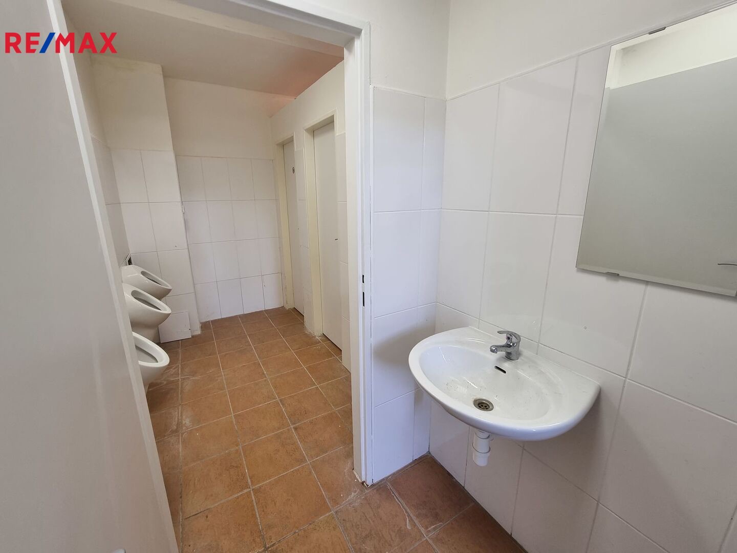 Obchodní prostory u FN Motol - 155 m² s vlastním vstupem - fotografie 12