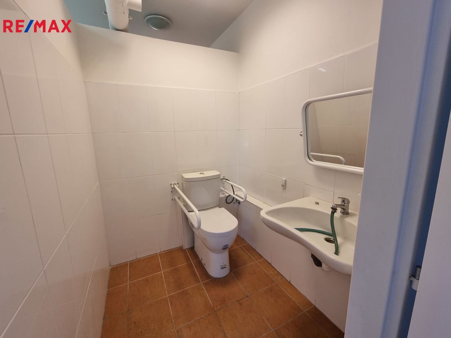 Obchodní prostory u FN Motol - 155 m² s vlastním vstupem - fotografie 13