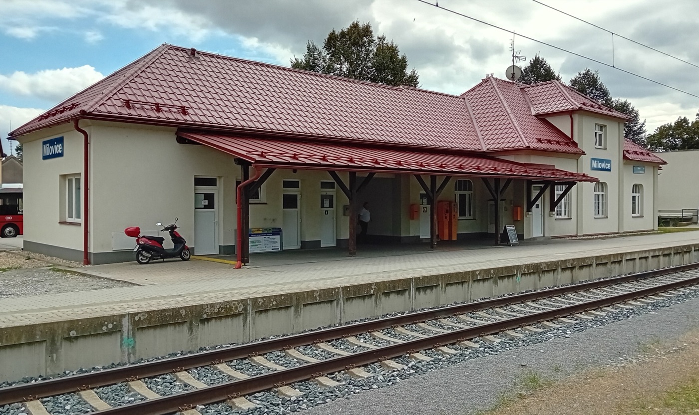 Železniční stanice Milovice